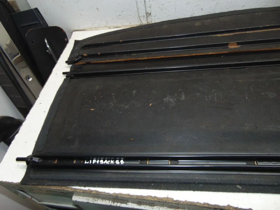 Toyota Corolla Liftback chapeleira usado em bom estado