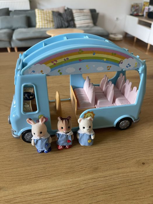 Autobus szkolny i figurki Sylvanian Families