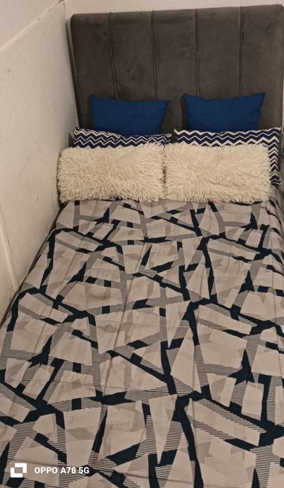 Cama de Solteiro com Arrumação - Madeira, Estofada