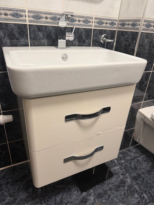 Umywalka z baterią