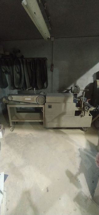 Máquina de lixar planos também  para fazer meia cana em tubos redondos