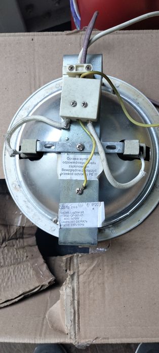 Używane oświetlenie wpuszczane .