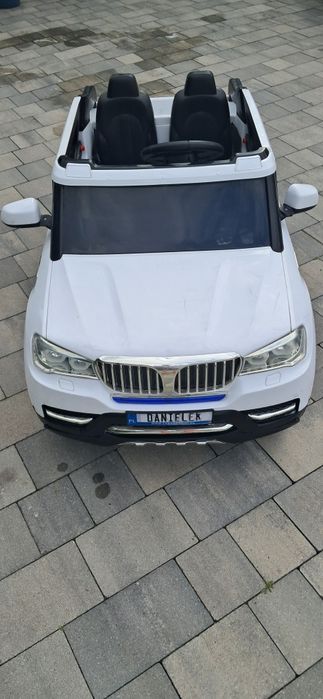 Autko akumalatorowe z napedem na 4 kola