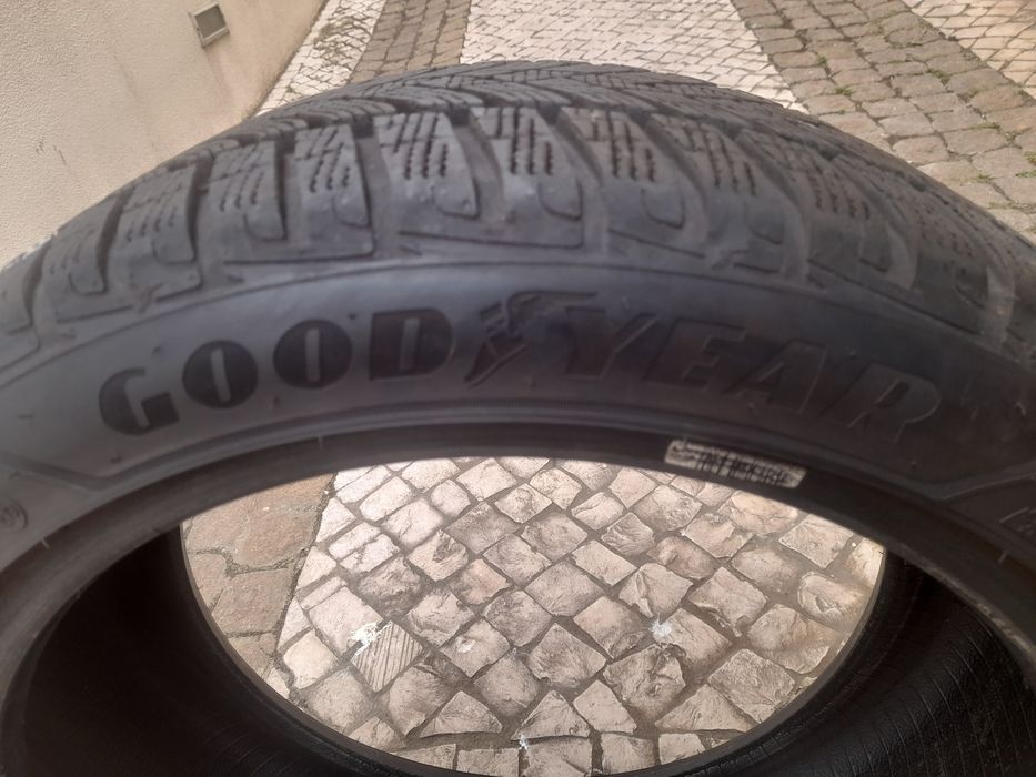 Pneus 225/45R18  Bridgestone  e GoodYear  M+S  RNF
