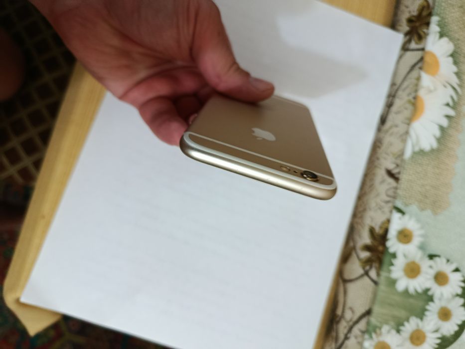 iPhone (не включается, целый, физ.сим-карта)