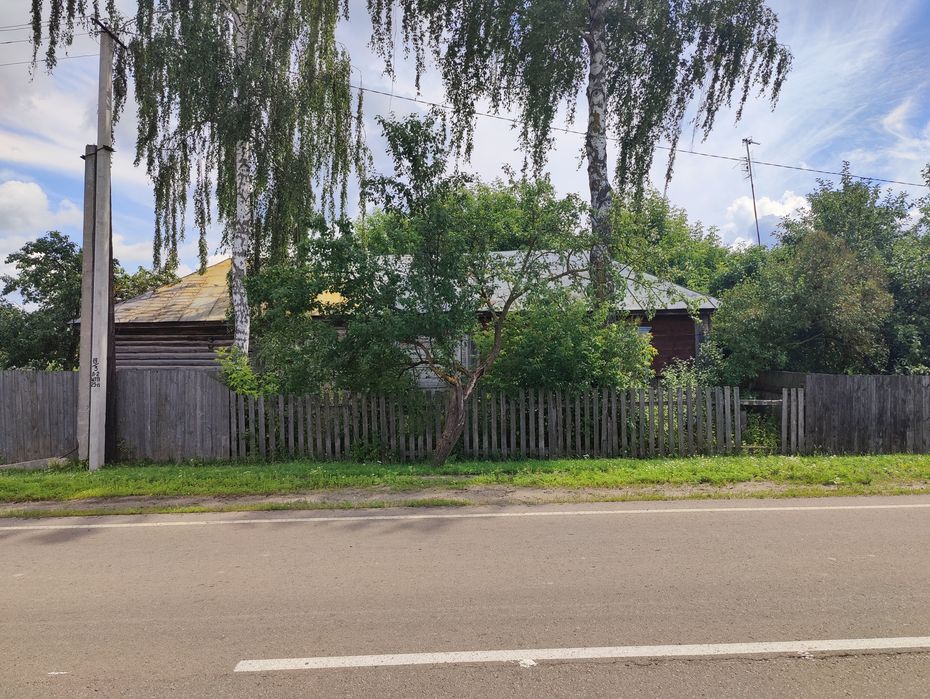 Земельна ділянка біля р.Десна з господарськими будівлями