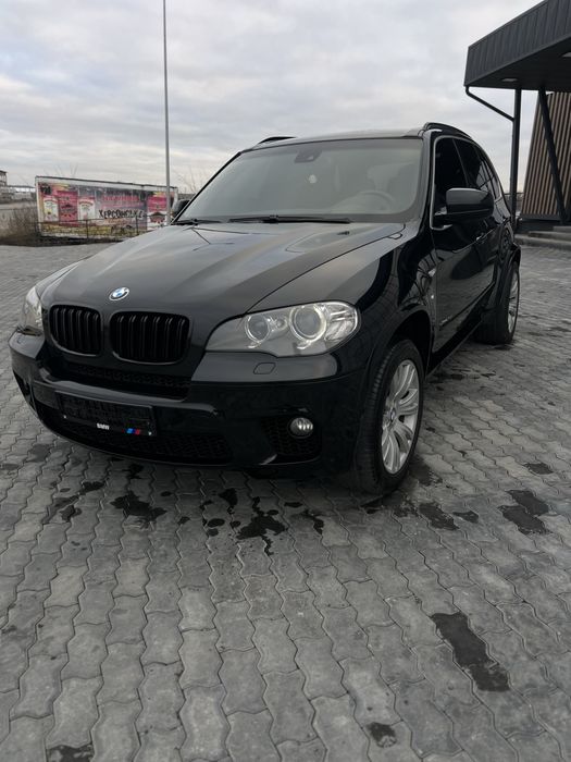 BMW X5 E70 М-пакет 2011 рік | 3.0 Diesel | Автомат
Продам BMW X5 Е70 у гарному технічному та візуальному стані.
Надійний та потужний 3.0 дизель, працює рівно, без сторонніх звуків.
Автоматична коробка передач перемикає плавно, без ривків.