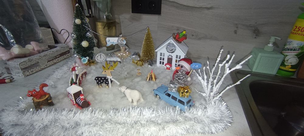 Шкільна поробка зимова казка.