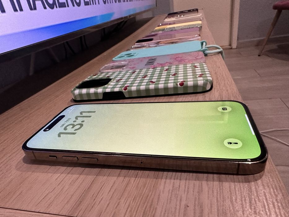 Iphone 14 pro max dourado