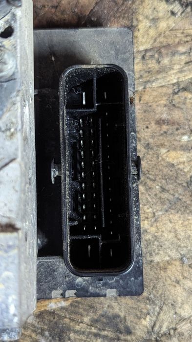 Блок ABS hyundai santa fe 2 4x4 589102b550