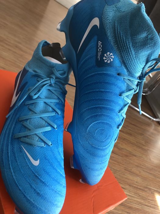 Buty piłkarskie,korki.