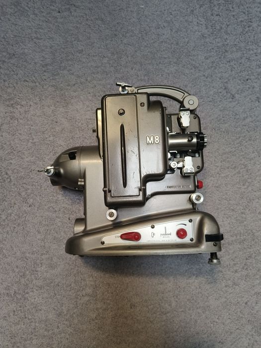Paillard-Bolex M8R – projektor filmowy 8 mm – CINOR P 20 mm f/1.6 – 110–250 V