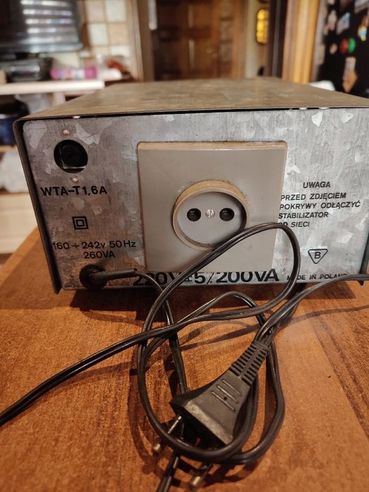 Stabilizator napięcia UNITRA zatra SM 200/2