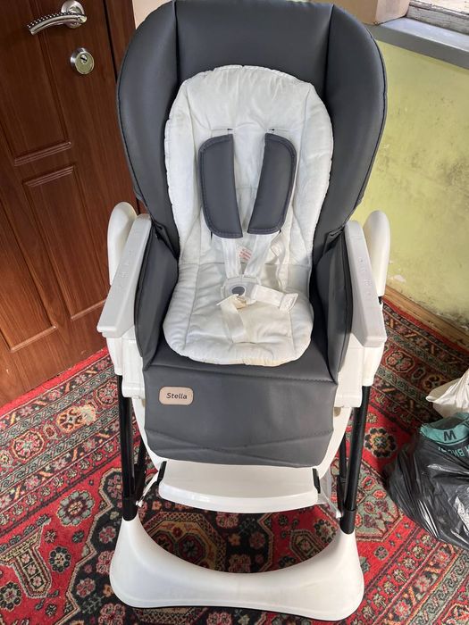 Дитячий стільчик для годування Carello Stella