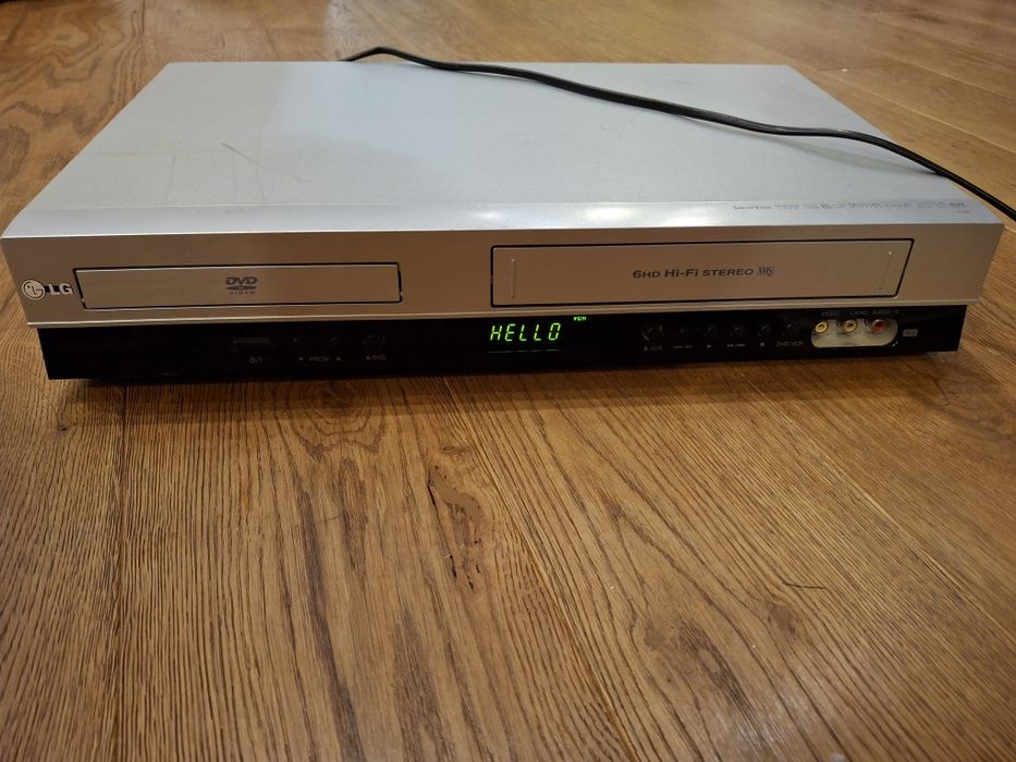 Magnetowid odtwarzacz VHS + DVD LG V280
