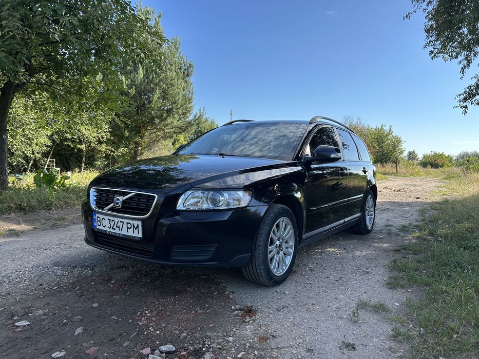 Volvo v50.  Вольво в50.