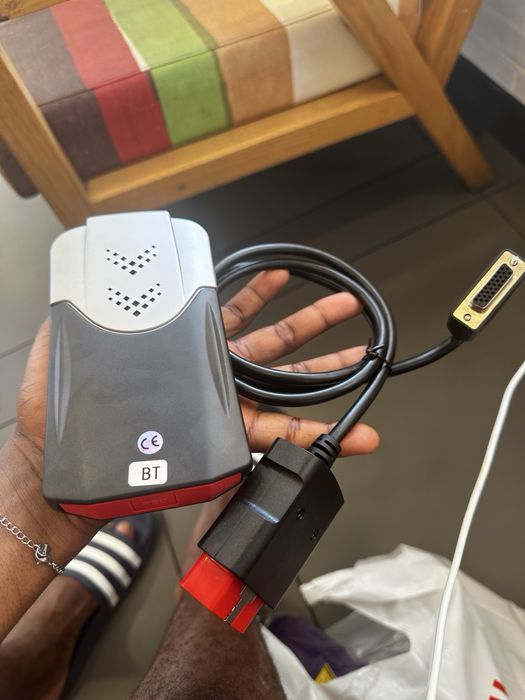 Máquina de Diagnóstico Automóvel Multimarca Bluetooth + USB (Com CDs)