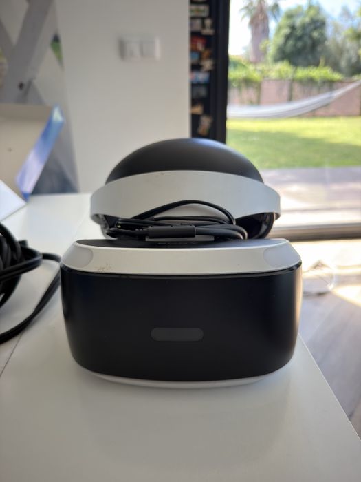 PS4 Pro 860GB + PS VR Original + 2 Comandos + 2 Jogos
