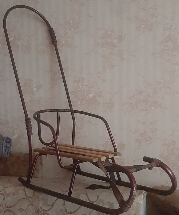 Санки с родительской ручкой и матрасиком