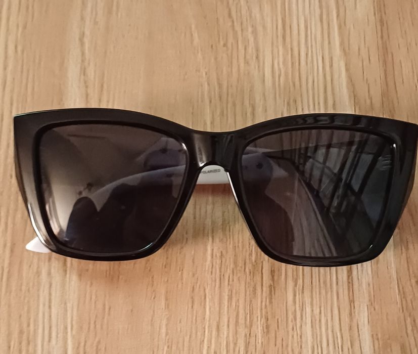 Сонцезахистні окуляри.