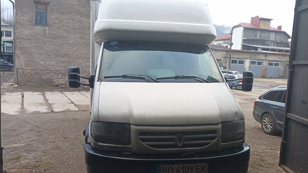 Автомобіль Рено маскот