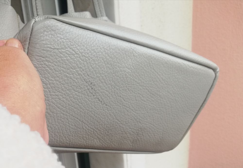 Mala de tiracolo em pele