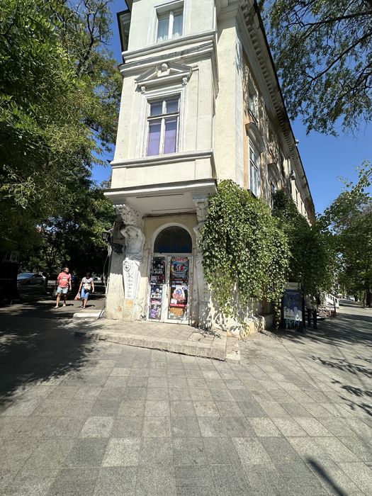 Продажа фасадного помещения в центре города