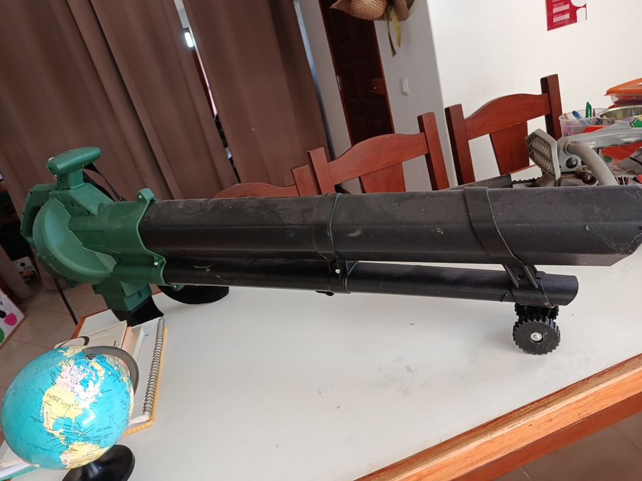 Máquina de soprar e aspirar