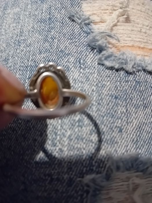 Srebrny pierścionek z bursztynem vintage