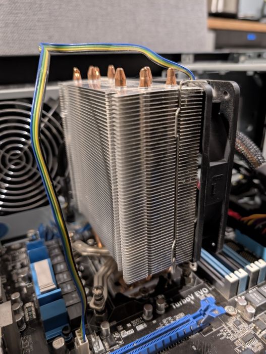 Chłodzenie CPU Cooler Master Hyper 212 Plus (RR-B10-212P-GP