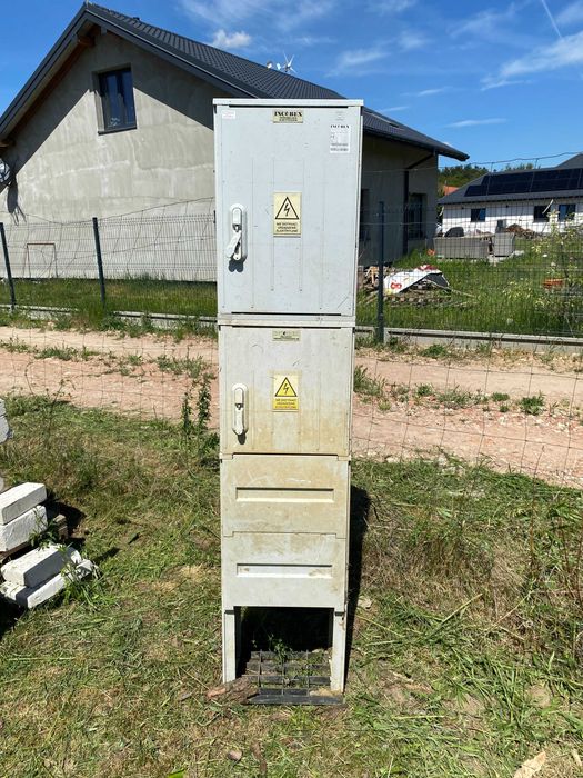Skrzynka elektryczna zewnętrzna z fundamentem, budowlana