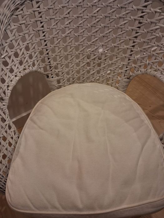 Cadeirão IKEA com almofada