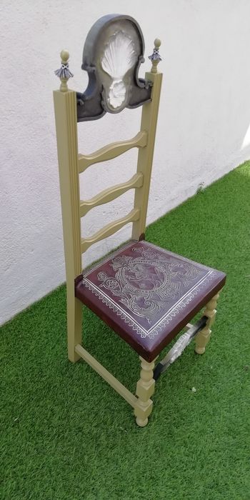 Cadeira antiga restaurada