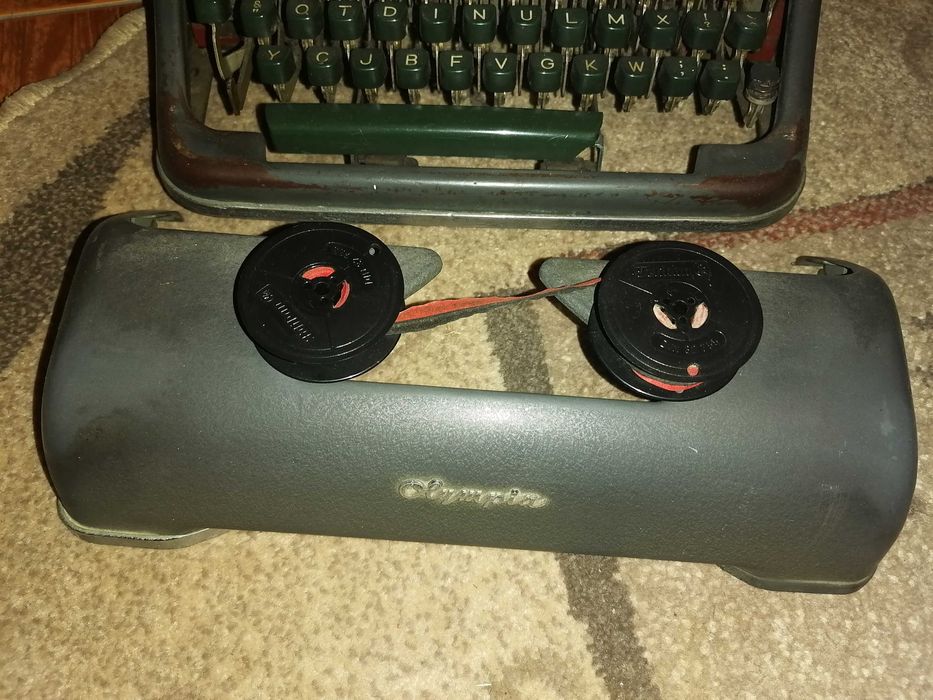 Máquinas escrever Olympia Messa Olympiette