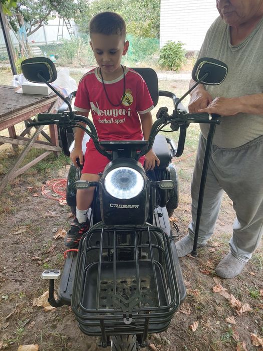 Продам електроскутер трьомісний