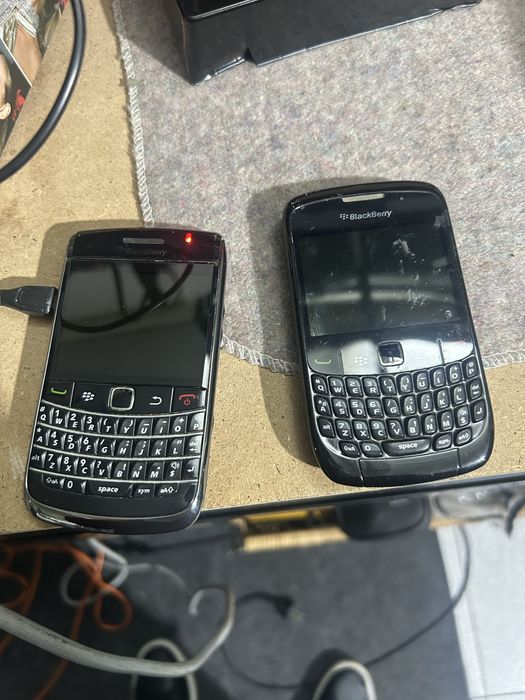 Vendo estes telefones a funcionar