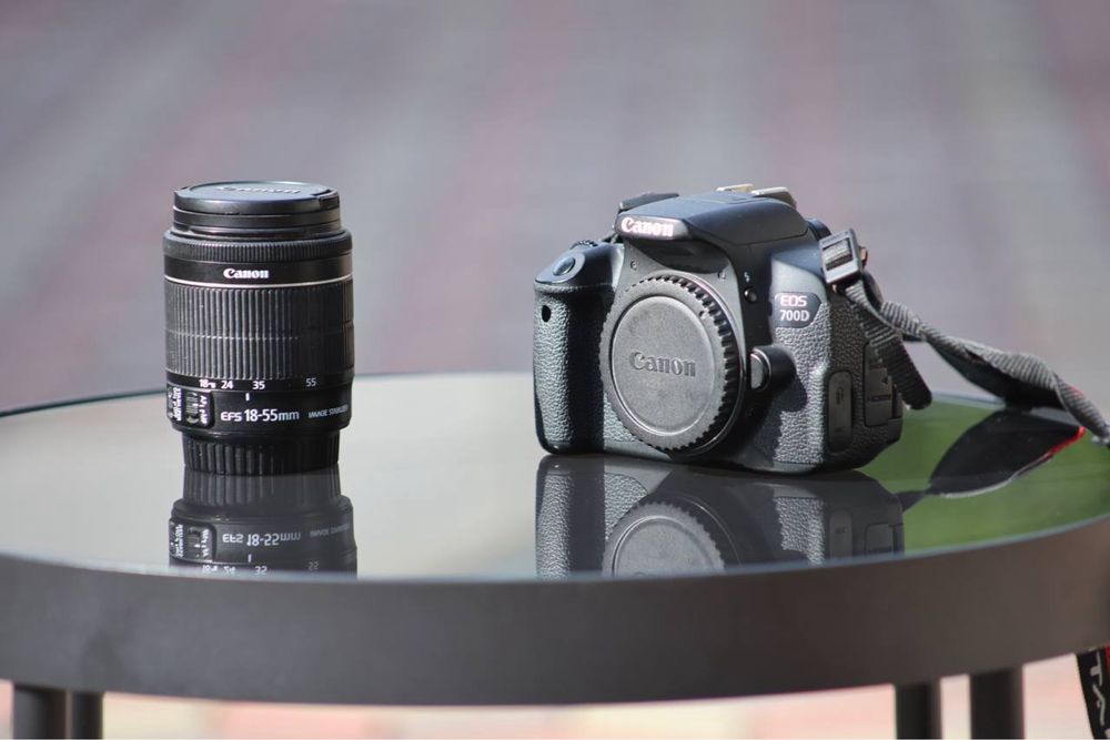 Фотоапарат Canon EOS 700D