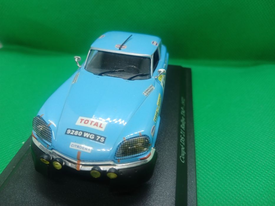 Miniaturas  1:43 Citroën F. Romaozinho  2 modelos diferentes