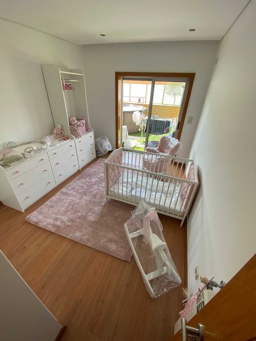 Berço novo estufado capitoné rosa