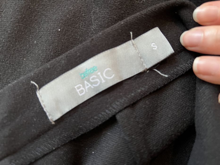 Чорна міні спідниця