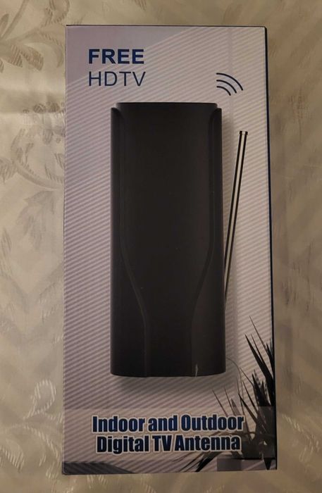Antena TV DVB-T2 wewnętrzna / zewnętrzna z wzmacniaczem 28 dBi USB
