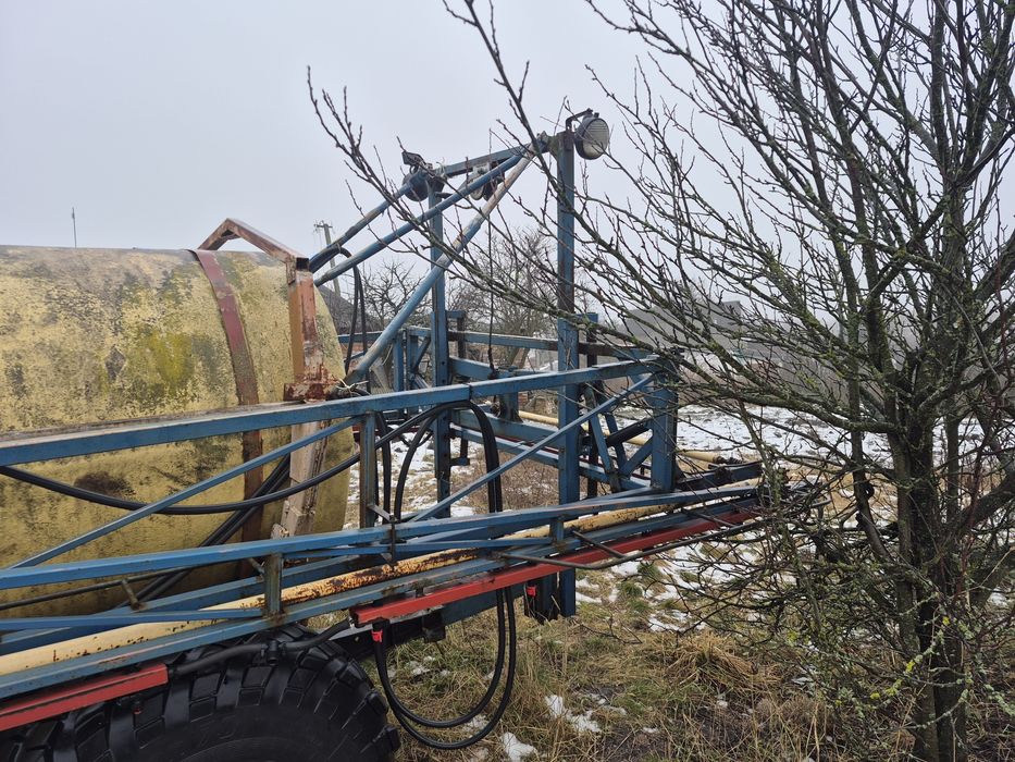 Оприскувач Вікторія-3000.