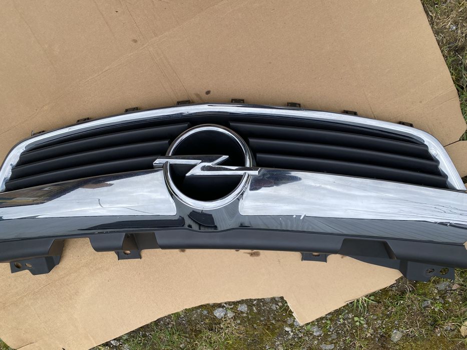 Opel Zefira B Решітка Радіатора