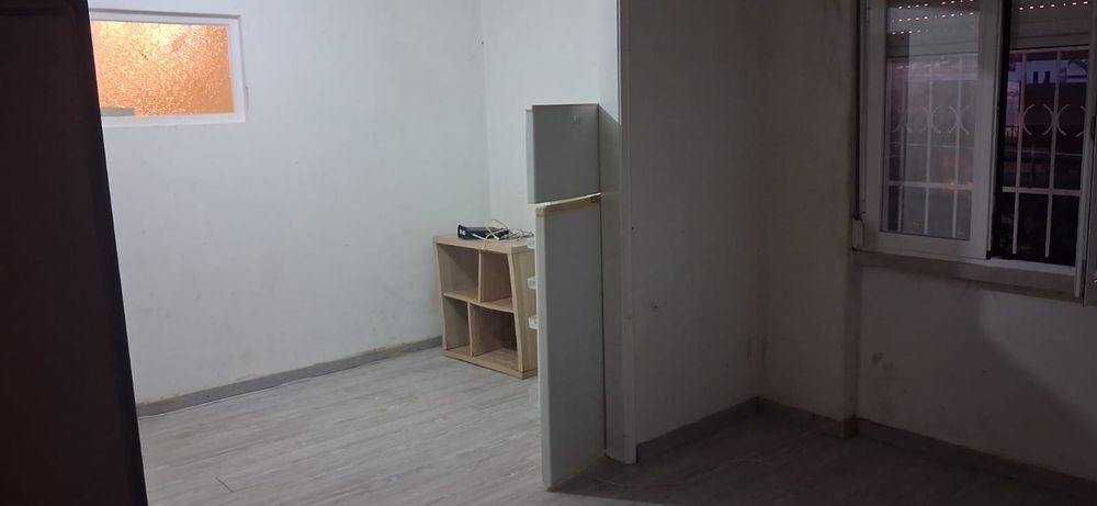 Quarto Para Arrendar Em Caneças