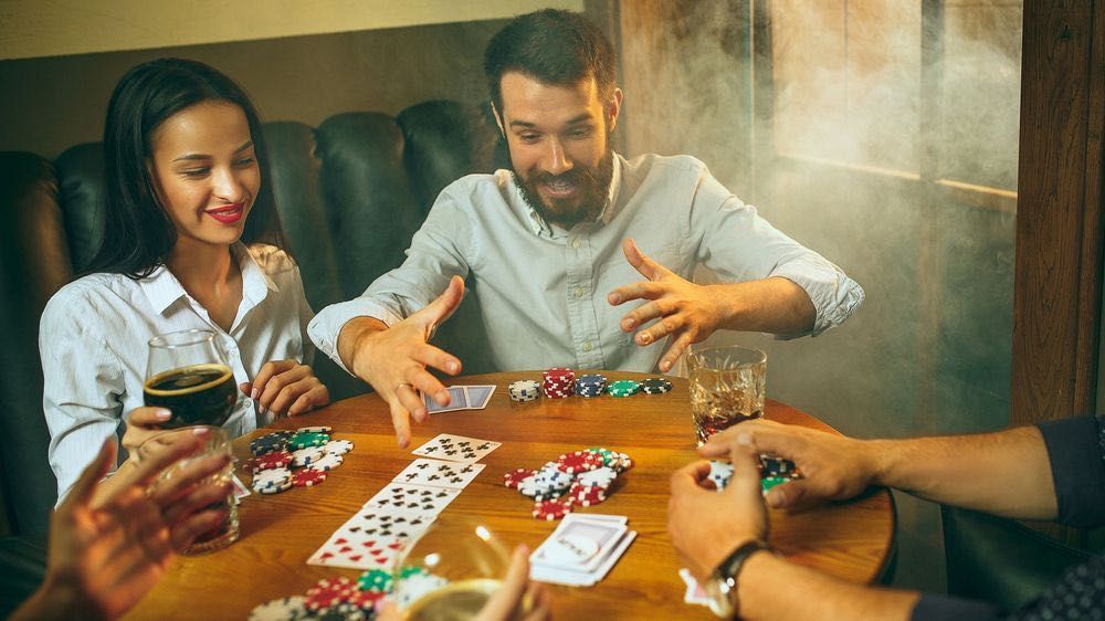 ZESTAW DO POKERA 300 Żetonów Texas Poker Karty Kostki Walizka