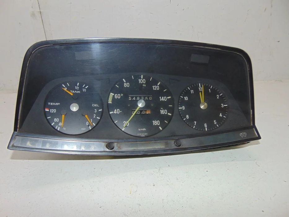 Mercedes W123 conta kilómetros