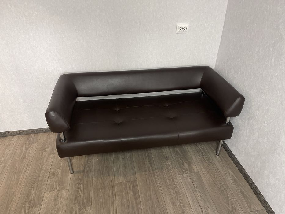 Продам кушетку офісну 160х70х70