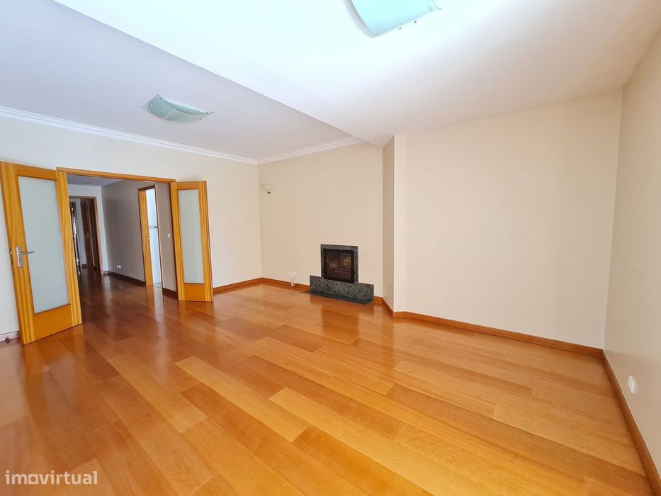 Arrenda-se apartamento T2 junto á Makro.