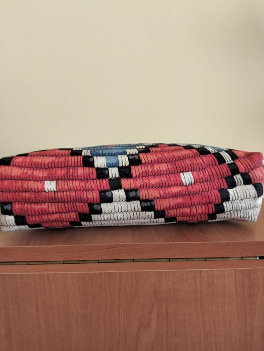 Маленька текстильна сумочка від бренду Longchamp