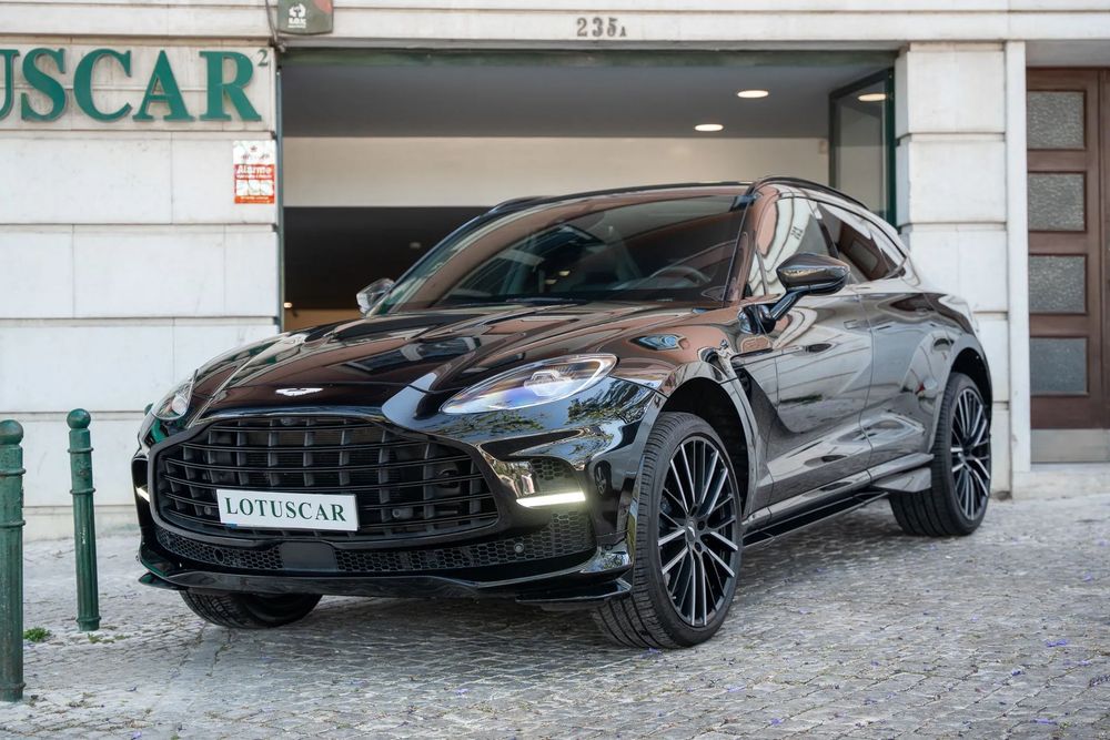 Aston Martin DBX 707
